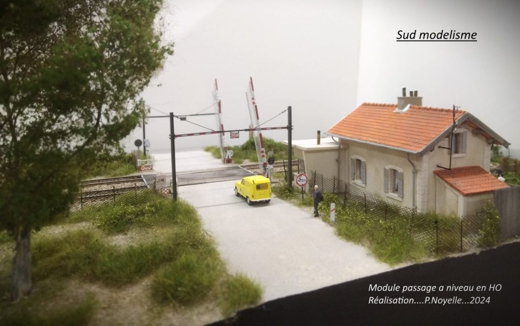 Passage à Niveau Auhagen 11345 – Kit Bâtiment Avec Maison De Garde-barrière, échelle HO, Pour Modélisme Ferroviaire, Dès 14 Ans